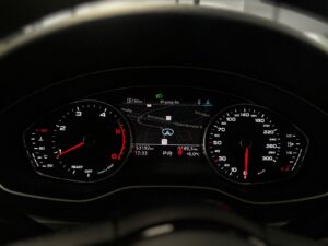 AUDI A4 Avant 30 TDI advanced 1.HAND LED AHK 5